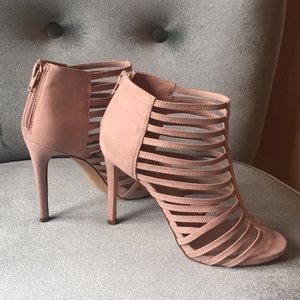 Madden girl heels size 6 tan nude 4 inch heel zipper up back